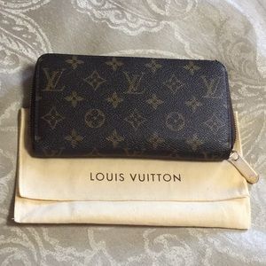 Authentic Louis Vuitton Zippy Wallet